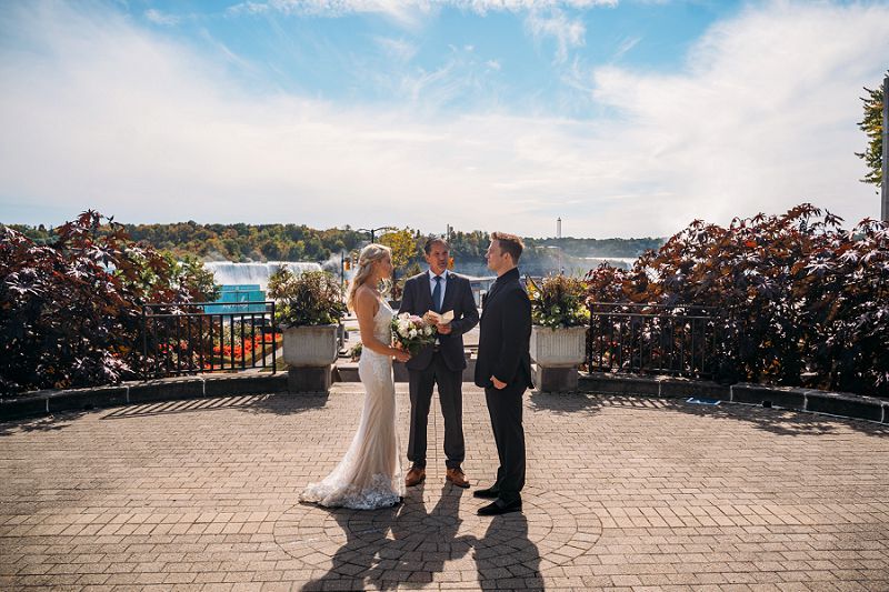 wedding ceremony at oakes garden theatre